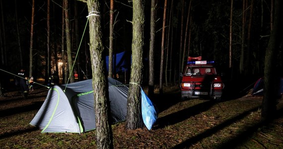 Ewakuacja obozu harcerskiego w miejscowości Dubne koło Muszyny w Małopolsce. 48 harcerzy i 9 wychowawców przeniosło się do pobliskiego budynku gospodarczego z powodu zagrożenia nawałnicami. 