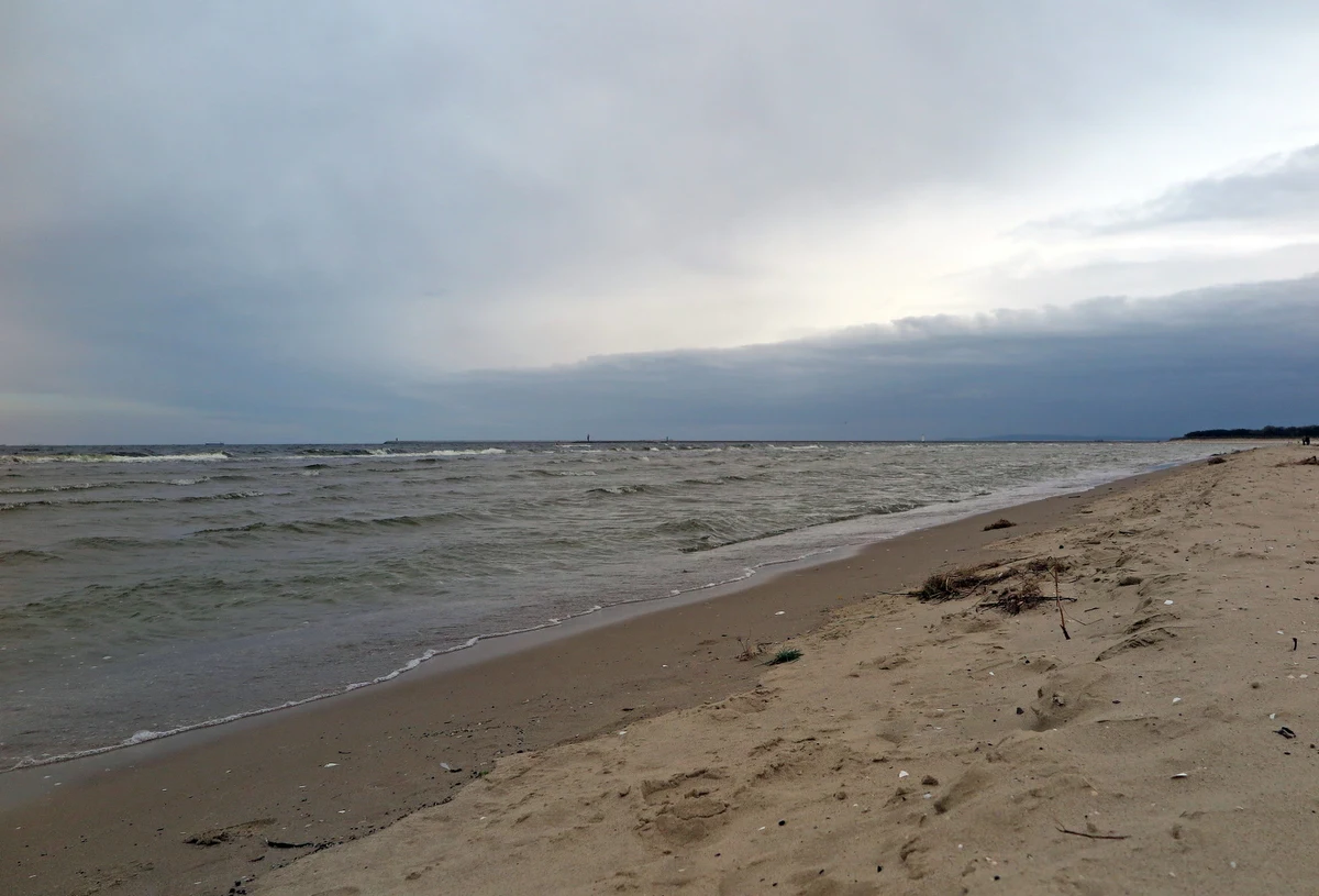 Czynne są niemal wszystkie nadmorskie kąpieliska w Pomorskiem. Kąpać nie można się w siedmiu miejscach - wynika z informacji Sanepidu. 

