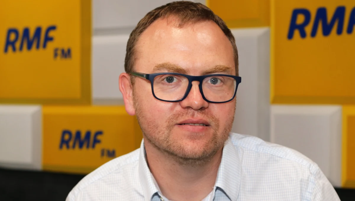 „To raczej pokazanie silnej ręki. Wiadomo, że władza rosyjska i Putin są bardzo skoncentrowani na tym, by utrzymać się przy władzy i strach przed jej utratą jest oczywiście czymś, co napędza. Takie dość twarde działania wobec opozycji, jednak nie bardzo licznej, to jest pewien sposób dmuchania na zimne. To jest sposób podnoszenia kosztów wchodzenia do polityki, do demonstrowania swojego niezadowolenia przez ludzi” - mówi w Rozmowie w samo południe Adam Eberhardt, dyrektor Ośrodka Studiów Wschodnich.