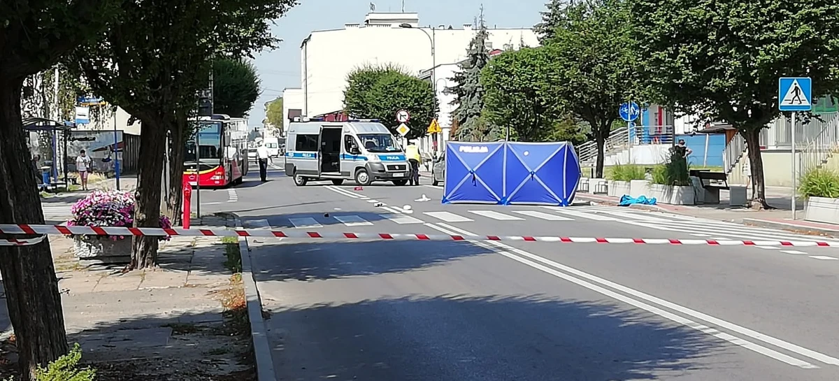 Dwie kobiety zostały potrącone na przejściu dla pieszych na ul. Długiej w Zgierzu (woj. łódzkie). Jedna z nich zmarła, a druga jest w stanie ciężkim. 