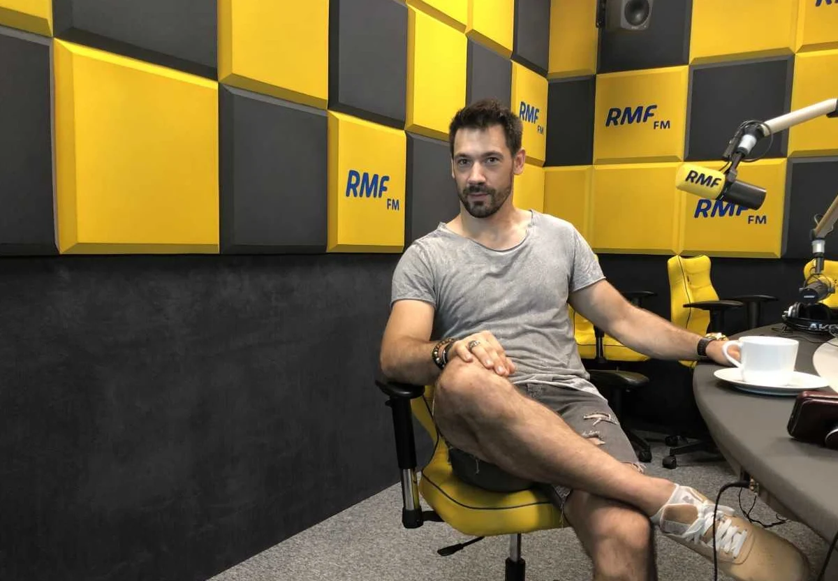 Polak zagra Pandę Po w wielkim widowisku "Kung Fu Panda Spectacular Live". Premiera show w Venetian Theatre w Macau w Chinach w 2020 roku. "Pod koniec listopada zaczynamy próby" - mówi w RMF FM akrobata powietrzny Michał Derlicki. W spektaklu pojawią się wątki nawiązujące do wszystkich trzech części słynnej filmowej animacji.