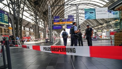 Frankfurt: Mężczyzna wepchnął 8-latka i jego matkę pod pociąg. Dziecko nie żyje