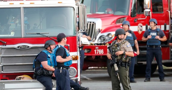Policja zidentyfikowała w poniedziałek sprawcę niedzielnej strzelaniny w Kalifornii, w której trzy osoby zginęły, a 15 zostało rannych. Napastnik, który został bardzo szybko zastrzelony przez policję, to Santino William Legan.