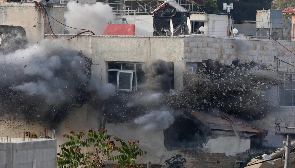 Amerykanie przygotowują się od 2011-2012 roku do wojny na Pacyfiku z Chinami. Jest to priorytet w Pentagonie - mówi w rozmowie ze mną ekspert do spraw geopolityki dr Jacek Bartosiak. Wstępem do tego wywiadu niech będzie najnowsza seria faktów. To mój mocno subiektywny wybór. Czerpałem wiedzę ze światowych portali oraz zagranicznych agencji informacyjnych na podstawie agregatorów newsów: drudgereport.com, newsnow.co.uk, oraz flipboard.com.