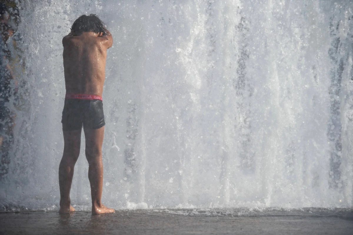 Brytyjskie służby meteorologiczne Met Office potwierdziły w poniedziałek, że w Wielkiej Brytanii w zeszłym tygodniu zarejestrowano najwyższą temperaturę w historii. W ogrodzie botanicznym w Cambridge w czwartek termometr pokazał 38,7 stopni Celsjusza.