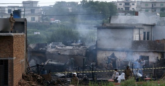 Samolot wojskowy runął na dzielnicę mieszkaniową w pakistańskim mieście Rawalpindi, położonym w pobliżu stolicy kraju, Islamabadu. Jak poinformowały służby ratunkowe, zginęło co najmniej 17 osób - większość na ziemi.