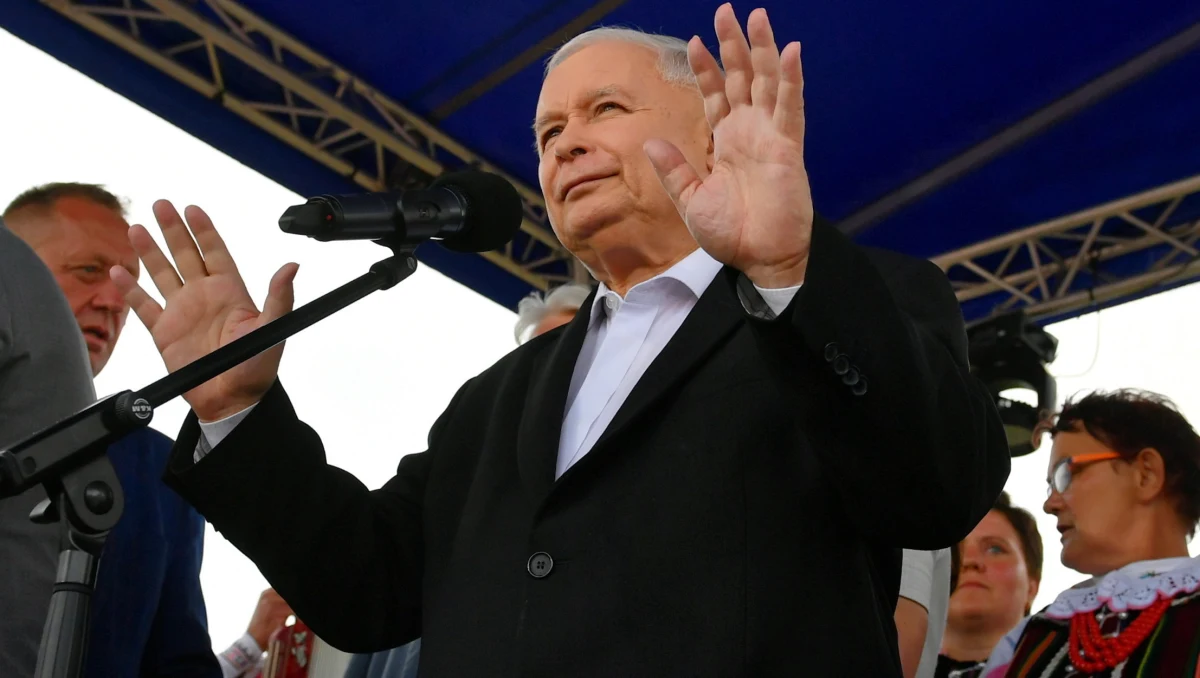 Zwróciłem się do ministra obrony narodowej, szefa KPRM, a poproszę także prezydenta, by stworzyć przepisy regulujące loty służbowe; chcemy, żeby w sytuacjach nieformalnych, gdy rodzina korzysta z przelotu, płacono cenę biletu rejsowego - poinformował prezes PiS Jarosław Kaczyński.