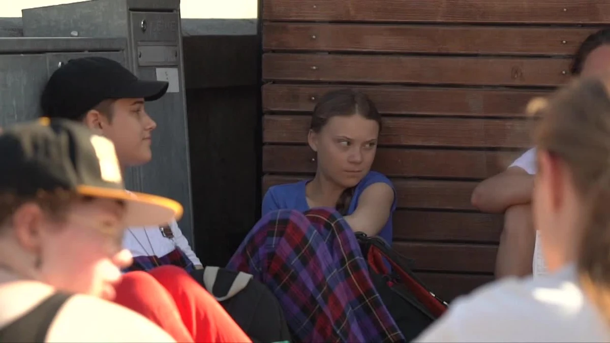 16-letnia szwedzka aktywistka klimatyczna Greta Thunberg przepłynie Atlantyk, aby wziąć udział szczycie klimatycznym ONZ w USA oraz COP25 w Santiago de Chile. Nastolatka tłumaczy, że zdecydowała się na taki sposób podróży, ponieważ nie lata samolotem. Greta wyjaśnia, że jest mają one "olbrzymi negatywny wpływ" na klimat.