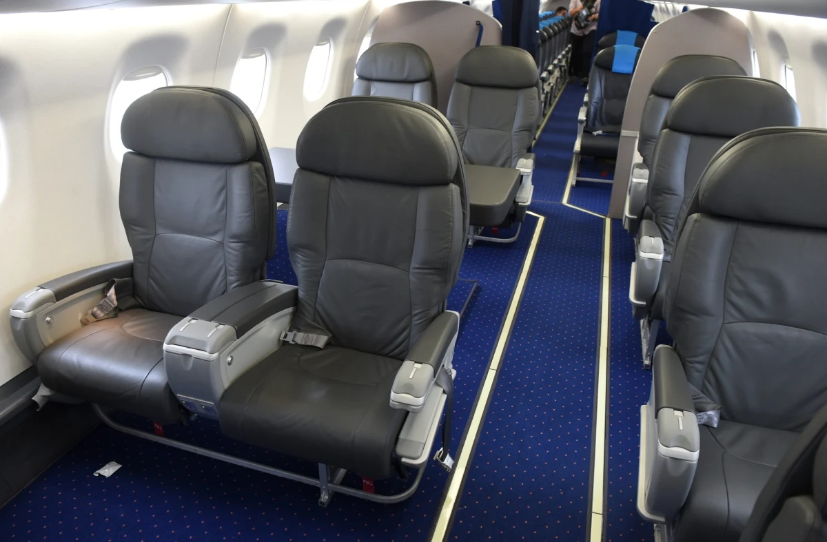 Rodziny najważniejszych polityków będą musiały płacić za bilety lotnicze w sytuacji, gdy będą korzystać z rządowych samolotów. Taką zmianę wprowadza najnowsze zarządzenie ogłoszone właśnie przez rząd. Cena przelotu będzie wyznaczana jako średnia cena biletów rejsowych na konkretnej trasie.