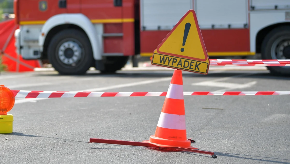 ​Dwie osoby zostały ciężko ranne w wypadku na drodze krajowej nr 10 w Sadłowie w Zachodniopomorskiem. Zderzyły się tam trzy samochody - ucierpiało łącznie 8 osób.