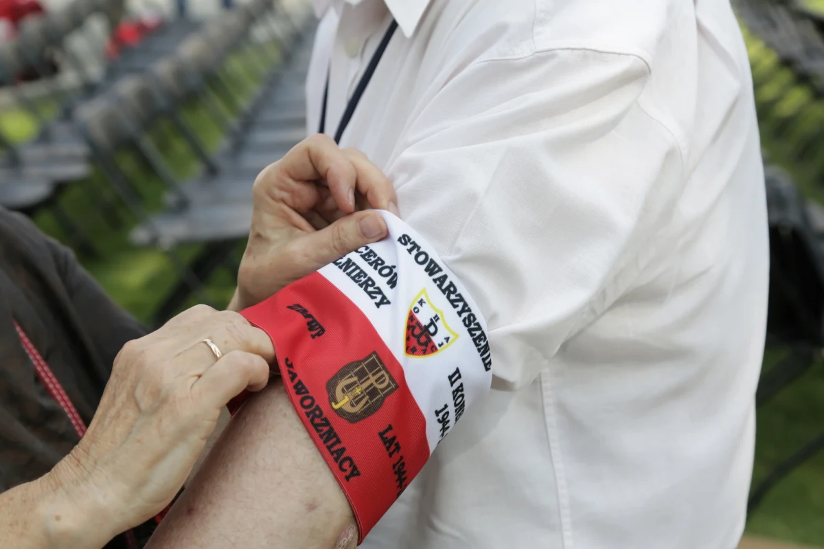 75 lat temu, 31 lipca 1944 r., dowódca AK gen. Tadeusz Komorowski „Bór” wydał komendantowi Okręgu AK Warszawa-Miasto płk. Antoniemu Chruścielowi „Monterowi” decyzję o rozpoczęciu 1 sierpnia 1944 r. powstania. „Po pięciu blisko latach nieprzerwanej i twardej walki prowadzonej w podziemiach konspiracji stajecie dziś otwarcie z bronią w ręku” – głosiło wezwanie.