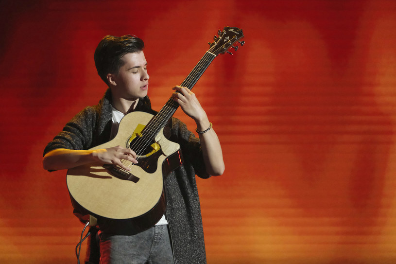 Gitarzysta Marcin Patrzałek awansował do ćwierćfinału amerykańskiej edycji "Mam talent". Muzyk oczarował jurorów, a ci stwierdzili, że Polak jest jednym z faworytów do zwycięstwa całego programu. 