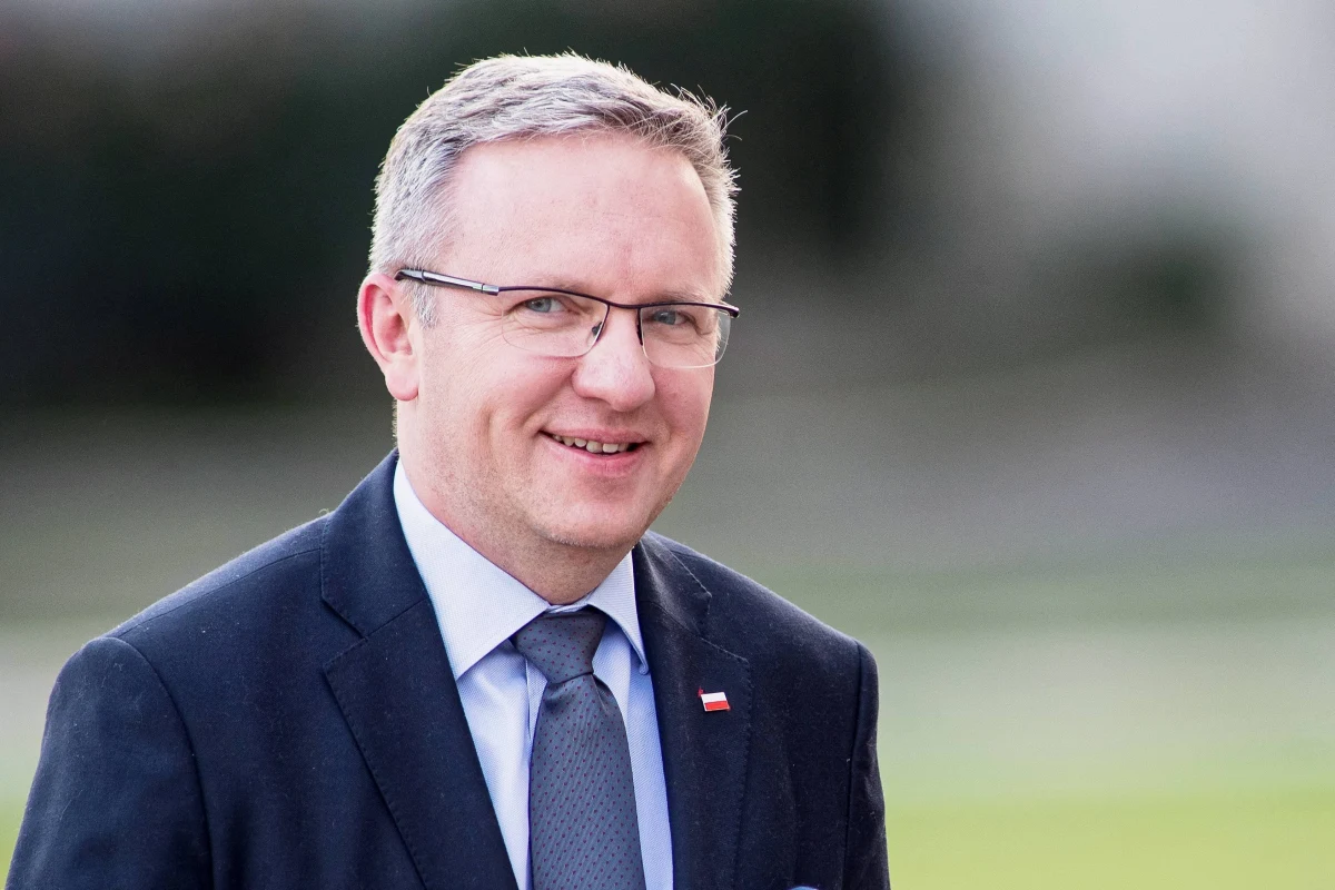 W Brukseli rozważana jest opcja wydzielenia osobnej teki dla komisarza, który zajmowałby się europejską obroną i zarządzał miliardami euro na projekty z dziedziny obrony w nowej Komisji Ursuli von der Leyen. Jak nieoficjalnie dowiedziała się korespondentka RMF FM Katarzyna Szymańska-Borginion, to stanowisko przypadnie raczej francuskiej minister obrony Florence Parly, a nie Krzysztofowi Szczerskiemu.