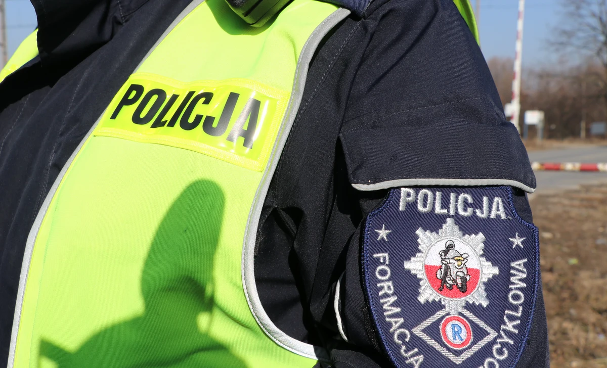 49-latek z gminy Dobczyce w Małopolsce, po kłótni z żoną, utopił jej psa w beczce. Wcześniej między mężczyzną i kobietą doszło do ostrej wymiany zdań na temat czworonoga. Mężowi nie podobało się, że pies uciekał poza ogrodzenie i zaczepiał przechodniów. 