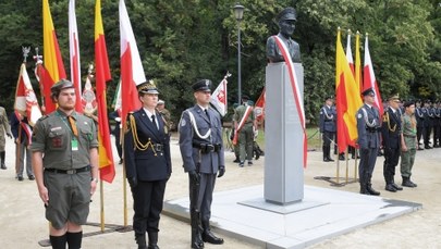"Żegnam Was". W Warszawie odsłonięto pomnik generała Zbigniewa Ścibora-Rylskiego 