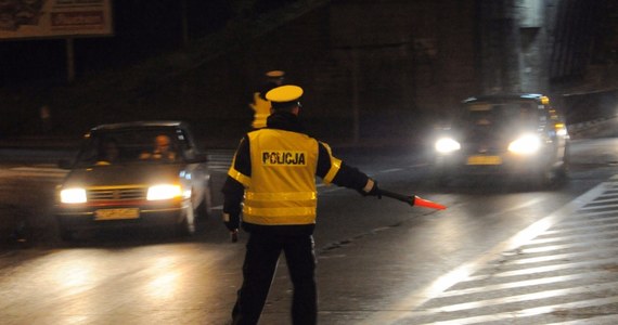 ​Policja w Chełmie na Lubelszczyźnie zatrzymała 16-letniego kierowcę auta, który minionej nocy nie zatrzymał się do kontroli drogowej. Podczas pościgu policjanci użyli broni. W zdarzeniu tym nikt nie został ranny. 