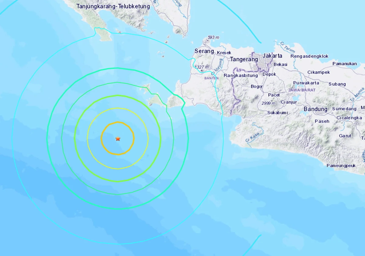 Indonezyjskie służby ratunkowe odwołały ostrzeżenie przed tsunami wydane po trzęsieniu ziemi o magnitudzie 7, które wystąpiło w piątek u wybrzeży Sumatry na zachodzie Indonezji.
