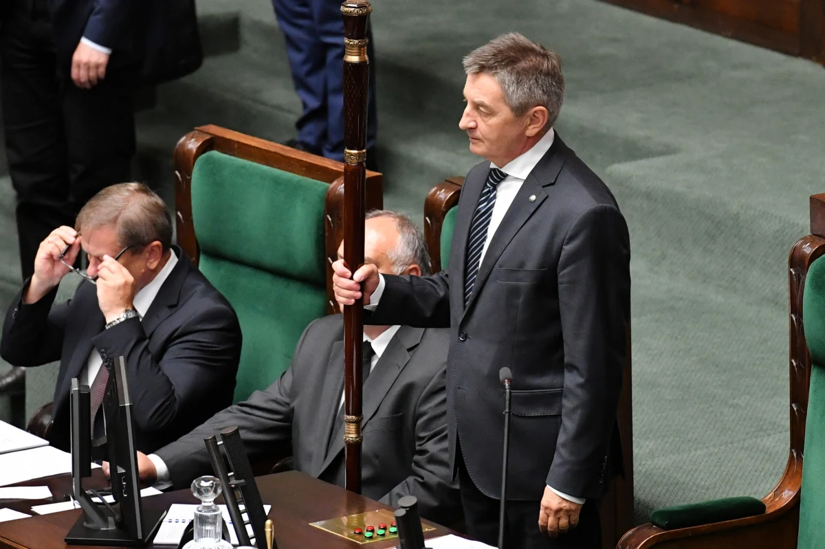 Marszałek Sejmu Marek Kuchciński do rodzinnych lotów wykorzystywał nie tylko rządowe samoloty, ale także wojskowe helikoptery. Onet ma dokumenty, które potwierdzają taki lot jesienią minionego roku.