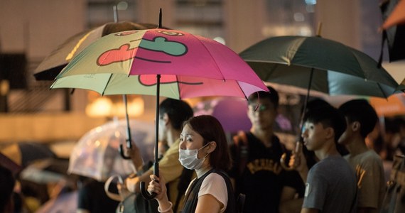 Tysiące pracowników administracji publicznej w Hongkongu wzięły w piątek udział w bezprecedensowej manifestacji sprzeciwu wobec ich przełożonych z lokalnych władz regionu. Domagano się, aby rząd wysłuchał przeciwników nowelizacji prawa ekstradycyjnego.