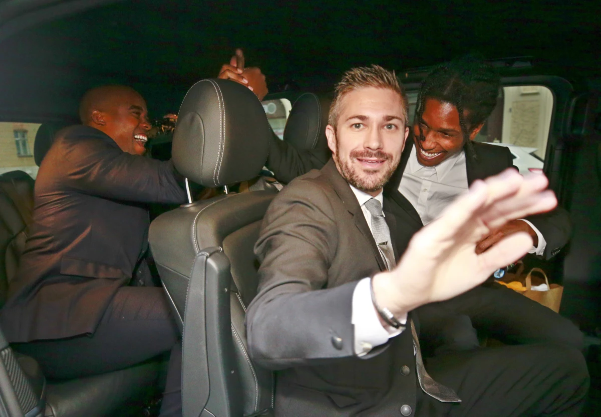 Po 30 dniach aresztu na wolność wyszedł amerykański raper ASAP Rocky, oskarżony w Szwecji za napaść. Podczas piątkowej rozprawy prokuratura żądała sześciu miesięcy więzienia. 