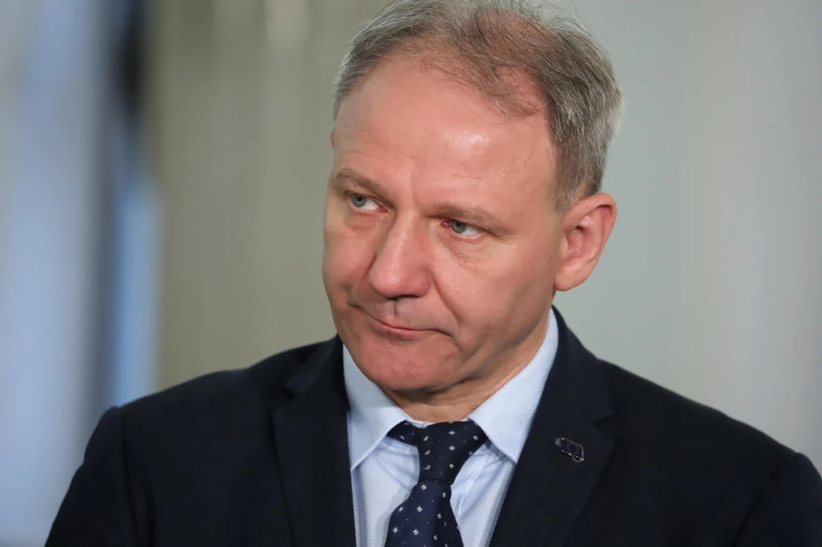 “Listy PSL-Koalicja Polska to będą bardzo mocne listy” – stwierdził w rozmowie z PAP polityk Unii Europejskich Demokratów Jacek Protasiewicz. Jak podkreślił, jego zdaniem ten komitet nie będzie miał problem z przekroczeniem progu wyborczego. "Spokojnie zdobędziemy 10 procent" - ocenił. "Tym bardziej, że Koalicja Obywatelska przegra z kretesem tę kampanię, bo oni zachowują się jak gang Olsena" – dodał Protasiewicz, w przeszłości związany z Platformą Obywatelską.