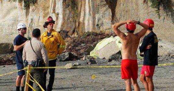 Trzy osoby zginęły na popularnej zwłaszcza wśród surferów plaży na północ od San Diego w Kalifornii w USA. Zawalił się tam klif i na plażowiczów runęły tony pasku.