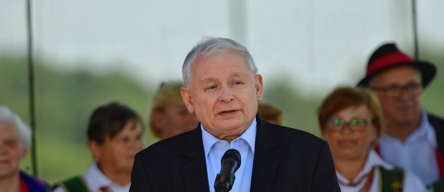 "Mamy wspaniałego prezydenta, ale powinien być wybrany na kolejną kadencję" – stwierdził w Dygowie prezes Prawa i Sprawiedliwości Jarosław Kaczyński. "Najlepiej w pierwszej rundzie" - dodał.