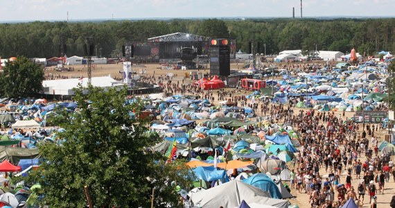Policjanci zatrzymali 20-latka ze Śląska, który pod numer alarmowy 112 zgłosił, że w namiotach przed sceną na terenie Pol'and'Rock Festival w Kostrzynie nad Odrą (Lubuskie) znajdują się ładunki wybuchowe - poinformowała lubuska policja. Alarm okazał się fałszywy, mężczyzna usłyszał zarzut. 