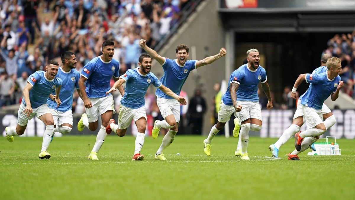 Piłkarze Manchesteru City, podobnie jak przed rokiem, wywalczyli Tarczę Wspólnoty. Mistrzowie Anglii i zdobywcy Pucharu Anglii pokonali na Wembley Liverpool po rzutach karnych 5-4. Po 90 minutach było 1:1.
