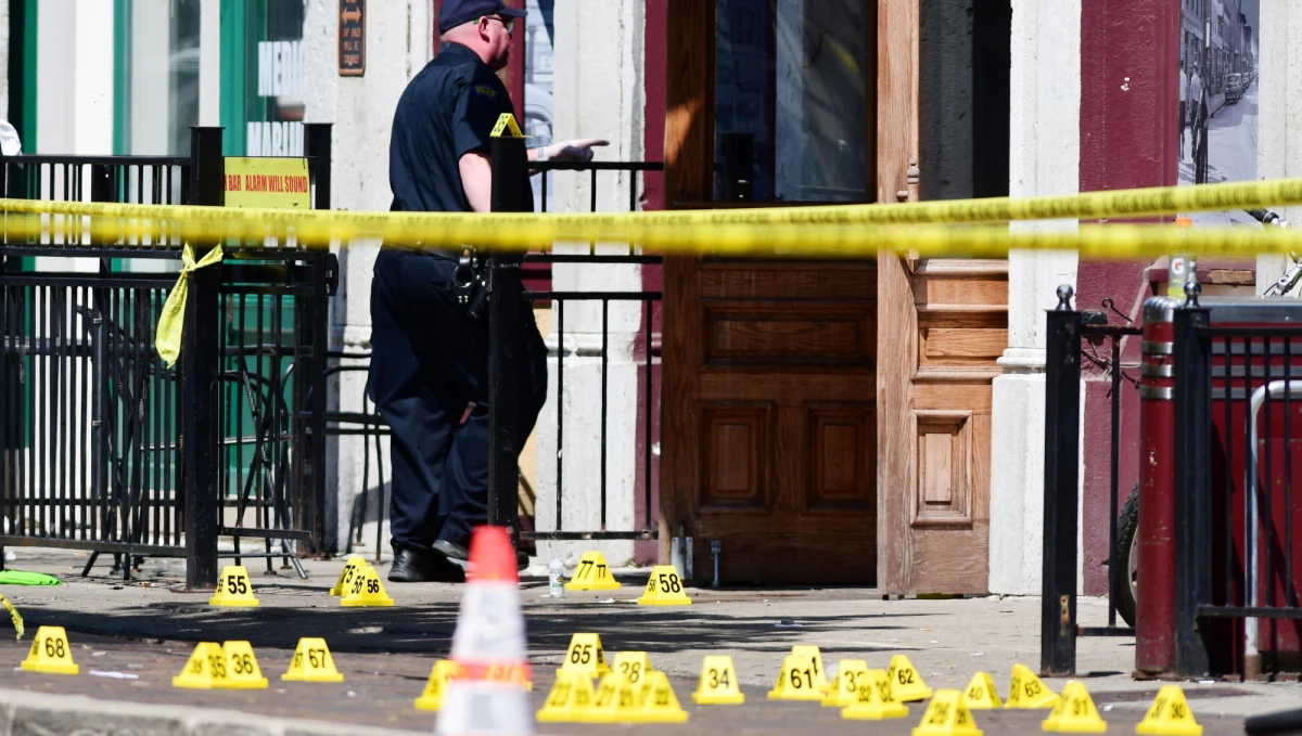 Sprawca strzelaniny w Dayton w stanie Ohio w szkole średniej został zawieszony w prawach ucznia za stworzenie listy osób do zlikwidowania oraz listy dziewczyn, które chciał zgwałcić - poinformowała w poniedziałek agencja AP, powołując się na kolegów sprawcy.