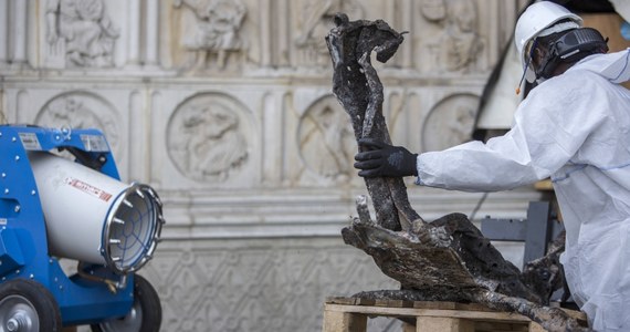 Coraz bardziej opóźnia się odbudowa paryskiej katedry Notre-Dame. Jeszcze co najmniej przez tydzień prace remontowe w tej świątyni będą zawieszone – poinformowały władze francuskiej stolicy.