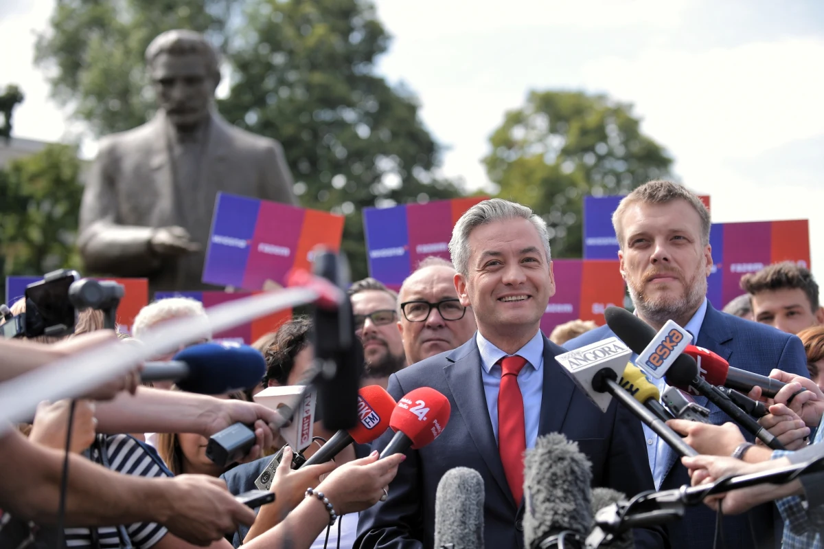 Wiosna, SLD i Razem startują do wyborów wspólnie, jako Komitet Wyborczy Lewica. Lider Wiosny Robert Biedroń nie będzie startował w wyborach parlamentarnych -  będzie szefem sztabu Lewicy w wyborach do parlament. Jak powiedział Robert Biedroń: W skład sztabu wyborczego wejdą m.in. reprezentanci Unii Pracy, Inicjatywy Feministycznej, PPS, Twojego Ruchu, Kongresu Świeckości i stowarzyszenia "Ordynacka". 