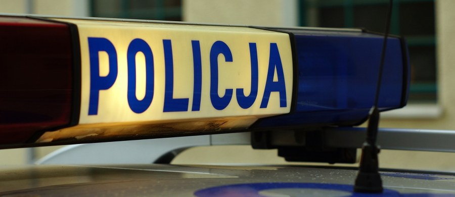 Cztery auta osobowe brały udział w wypadku w Szczecinie. Doprowadził do niego kierowca seicento, który wraz z pasażerem pieszo uciekł z miejsca zdarzenia. 