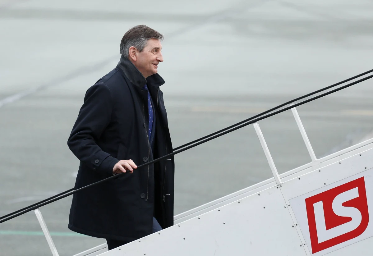 Dokumentacja lotów marszałka Kuchcińskiego od marca 2018 r. do maja 2019 r. ukazuje pośpiech, bałagan i łamanie zasad bezpieczeństwa lotów. Wszystkie miały status superważnych lotów HEAD, ale tylko połowa została zamówiona w terminie. 49 z 98 lotów było zamawianych z dnia na dzień, a korekty często robiono z godziny na godzinę, nawet już w dniu wylotu. Zmian w programie lotów było ponad 20. Zdaniem ekspertów, odstępstwa w procedurze HEAD stają się dziś normą, a politycy nie wyciągnęli wniosków z katastrofy pod Smoleńskiem.