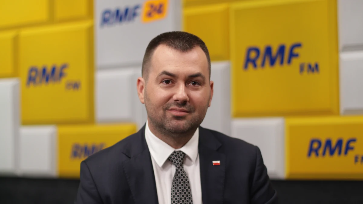 „Stanowisko strony polskiej jest jasne i klarowne. Dla nas tematu restytucji tego mienia nie ma” – mówił  Błażej Spychalski w RMF FM o liście osiemdziesięciu ośmiu amerykańskich senatorów do sekretarza stanu Mike'a Pompeo, w którym wzywają go, by podjął działania w celu rozwiązania sprawy mienia ofiar Holokaustu w Polsce.     
