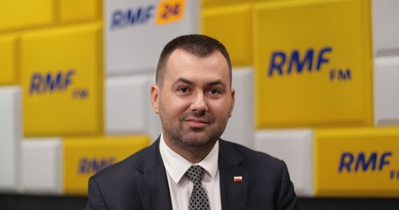 „Stanowisko strony polskiej jest jasne i klarowne. Dla nas tematu restytucji tego mienia nie ma” – mówił  Błażej Spychalski w RMF FM o liście osiemdziesięciu ośmiu amerykańskich senatorów do sekretarza stanu Mike'a Pompeo, w którym wzywają go, by podjął działania w celu rozwiązania sprawy mienia ofiar Holokaustu w Polsce.     
