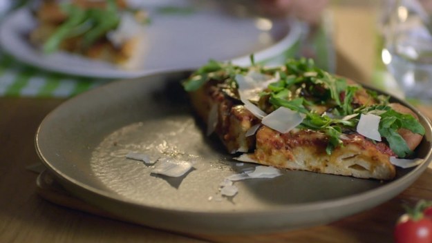 Gościem dzisiejszego odcinka jest Stefano Terrazzino, który wraz z Olgą Kwiecińską będzie przygotowywał prawdziwą włoską pizzę. Przy okazji dowiecie się jaka jest ulubiona pizza Stefano oraz poznacie przepis na czerwone pesto. 