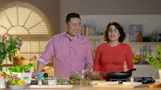 Gościem dzisiejszego odcinka jest Bilguun Ariunbaatar, który wraz z Olgą Kwiecińską weźmie na kuchenny warsztat kolendrę. W menu znajdą się sajgonki z krewetkami. 