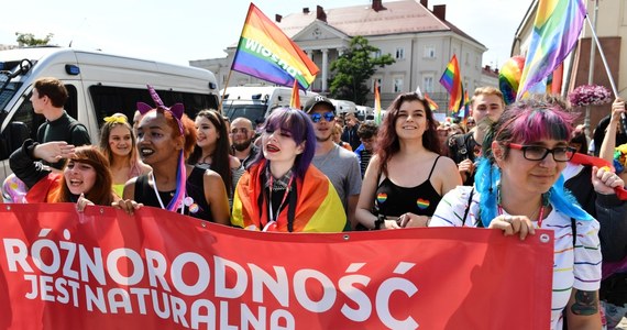 Prokuratura Rejonowa Kielce-Wschód prowadzi śledztwo w sprawie możliwego znieważenia godła Polski. Miało do niego dojść podczas pierwszego w mieście Marszu Równości, który odbył się w połowie lipca. 
