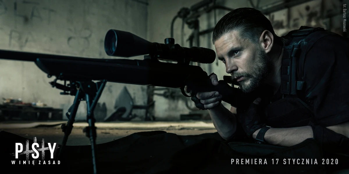 Kino Świat opublikował nowe zdjęcia z planu filmu "Psy 3. W imię zasad" Władysława Pasikowskiego. Możemy na nich zobaczyć Sebastiana Fabijańskiego i Tomasza Schuchardta, którzy dołączyli do obsady tej produkcji. 