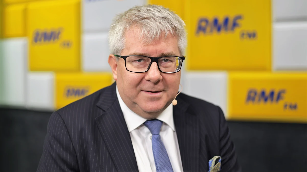 "Marszałek Kuchciński przeprosił, więc nie uważam, żeby istniały przesłanki do dymisji marszałka" – mówił Ryszard Czarnecki w Rozmowie w samo południe w RMF FM.  "Wydaje mi się, że formację polityczną trzeba oceniać po tym, jak się zmierza się z problemem" -  trzeba jasno powiedzieć, to jest pewien problem. My się tym zajmiemy – dodał gość pytany o sprawę lotów marszałka Kuchcińskiego. 