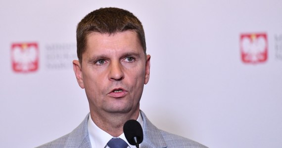 Minister edukacji Dariusz Piątkowski zapewnił, że podwyżka dla nauczycieli zostanie wprowadzona na stałe. Dodał, że środki na zwiększone wynagrodzenie w 2020 roku będą ujęte w przyszłorocznej subwencji.