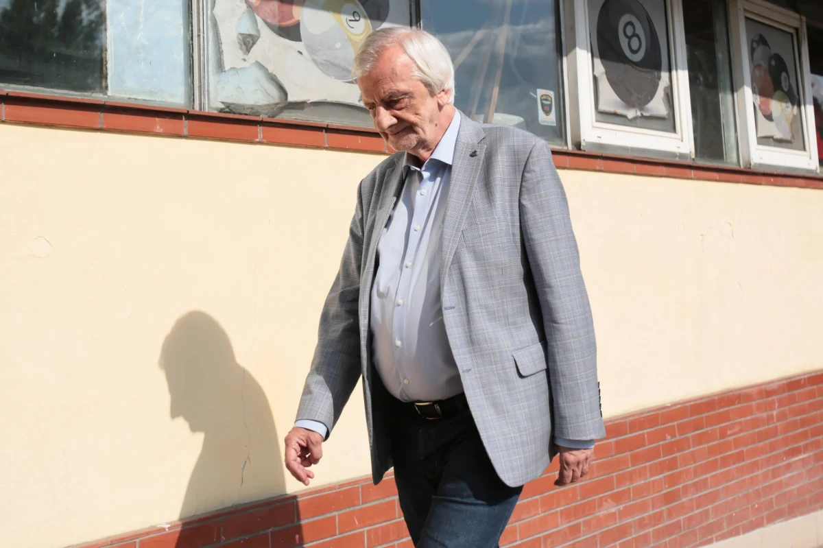 Wicemarszałek Sejmu Ryszard Terlecki ostro skomentował wystąpienie posłów Platformy Obywatelskiej, którzy domagają się dymisji marszałka Marka Kuchcińskiego w związku z kontrowersjami wokół jego podróży lotniczych. "W Sejmie, szczególnie w opozycji, trwa bardzo intensywna rywalizacja na najgłupszego posła i najgłupszą wypowiedź. Właśnie takich wysłuchałem niedawno” – powiedział Terlecki. 