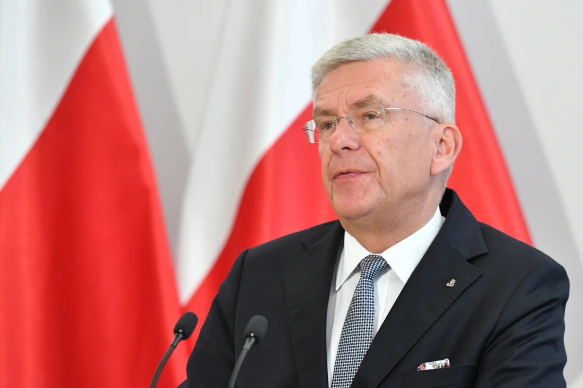 W środę na stronie internetowej Senatu opublikowano wykaz zagranicznych i krajowych podróży samolotem o statusie HEAD z udziałem marszałka Senatu Stanisława Karczewskiego. Począwszy od 1 stycznia 2018 r. Karczewski odbył 27 podróży, z czego siedem z żoną, a jedną z żoną, córkami i wnukami.