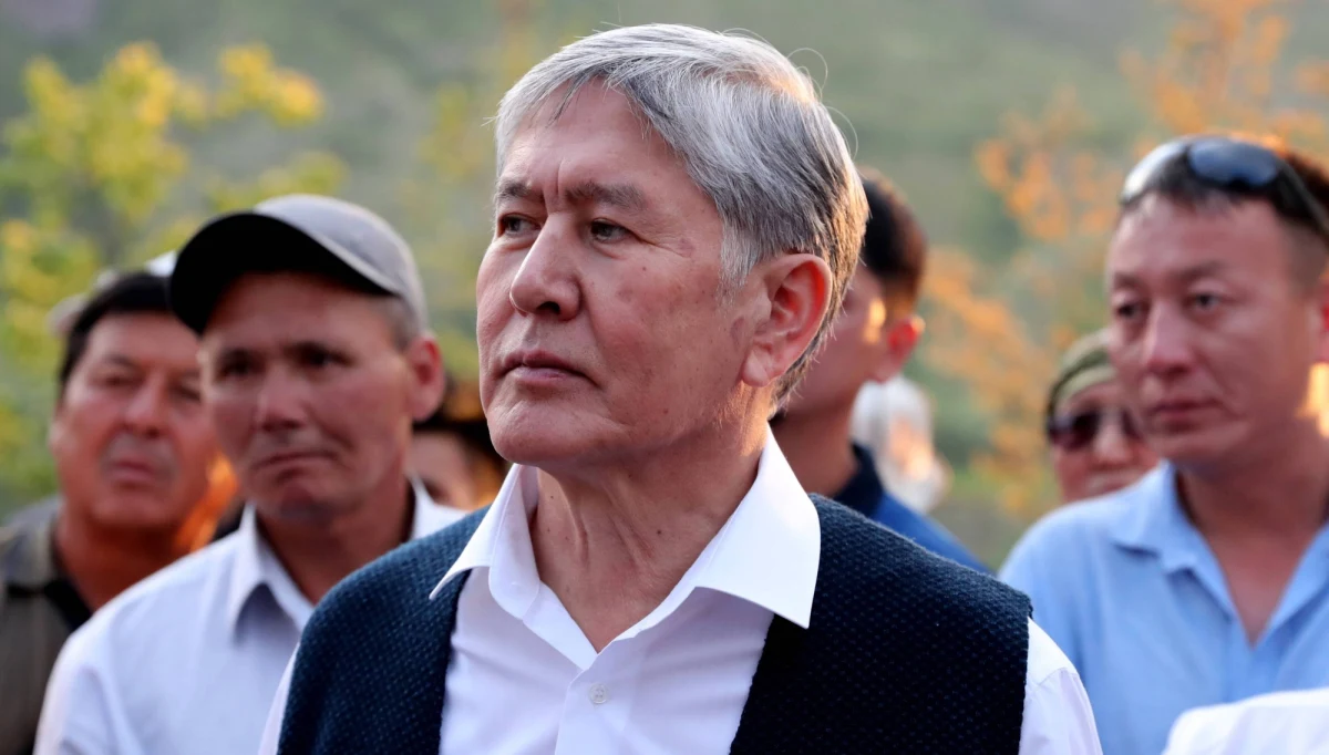 ​Szturm na siedzibę byłego prezydenta Kirgistanu Ałmazbeka Atambajewa. Przed rezydencją Atambajewa doszło do strzelaniny. Polityk nie chciał stawić się na przesłuchaniu ws. niesłusznie zwolnionego z więzienia gangstera.