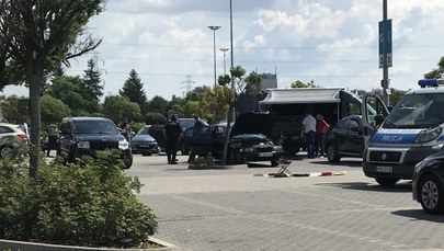 "Bitwa" gangów przed krakowskim M1. Areszt dla 24 osób
