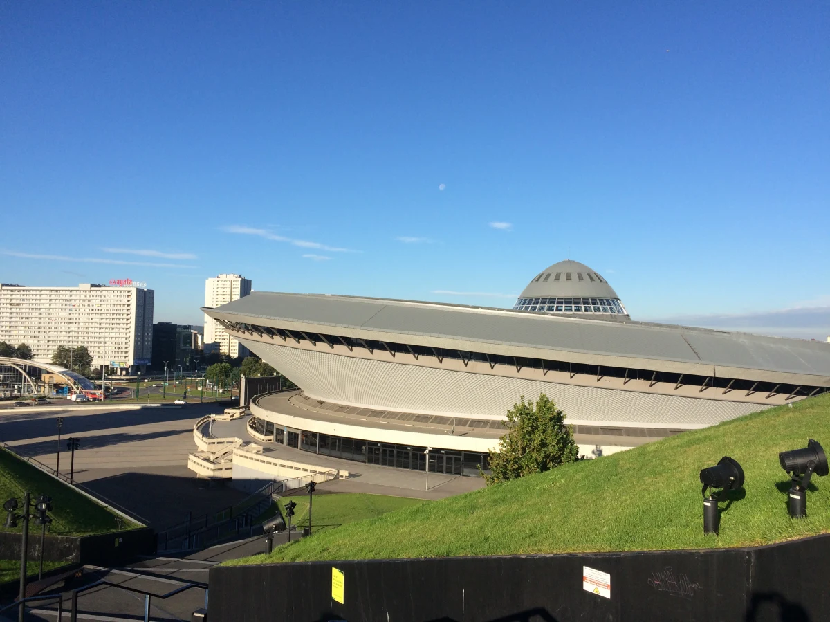 Miejska zieleń w Katowicach przegrywa z wojskową defiladą. Chodzi o planowane na 15 sierpnia uroczyste obchody Święta Wojska Polskiego, które w tym roku odbędą się właśnie w Katowicach.
