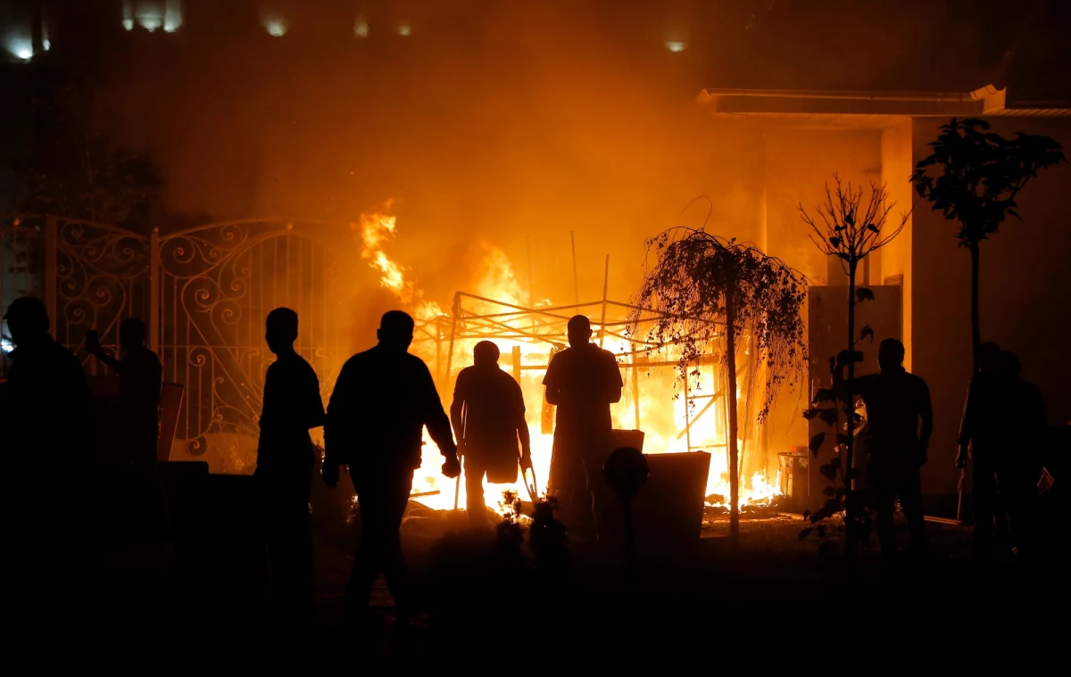Siły specjalne przeprowadzają kolejny szturm na rezydencję byłego prezydenta Kirgistanu Ałmazbeka Atambajewa - poinformował w czwartek jego sztab. Trwają starcia zwolenników byłego prezydenta z funkcjonariuszami.