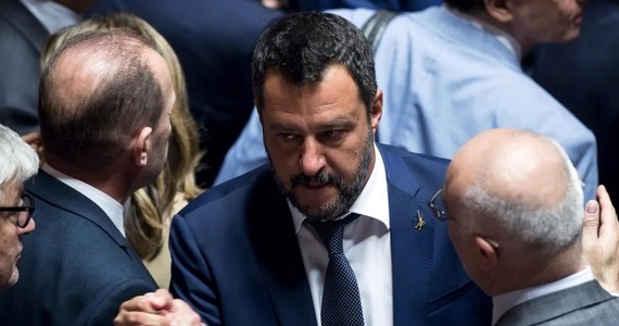 Lider współrządzącej Włochami prawicowej Ligi, wicepremier Matteo Salvini opowiedział się za rozpisaniem przedterminowych wyborów parlamentarnych. W wydanej nocie oświadczył, że "nie ma już większości" rządzącej. 
