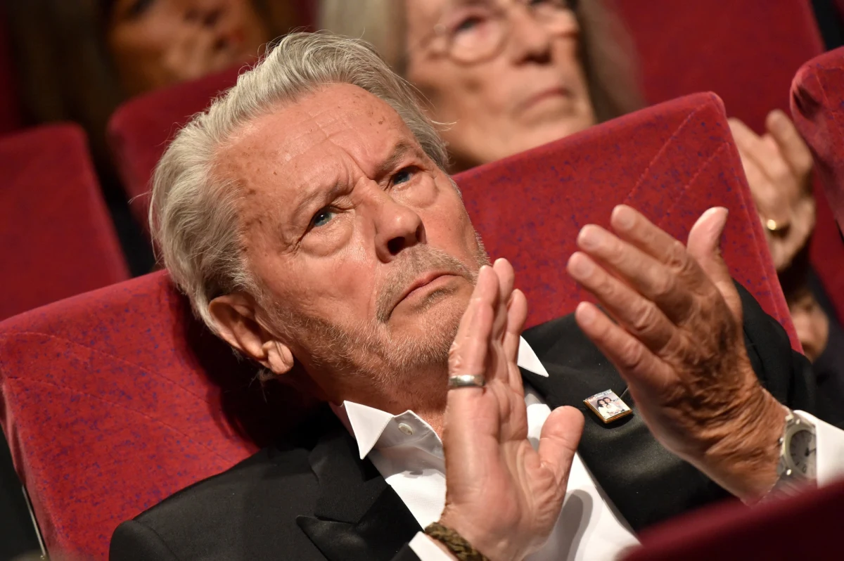 Legendarny francuski aktor Alain Delon miał kilka tygodni temu "lekki" wylew i udar mózgu – poinformował jego syn, Anthony Delon. Dodał, że 83-letni artysta przebywa w klinice w Szwajcarii.